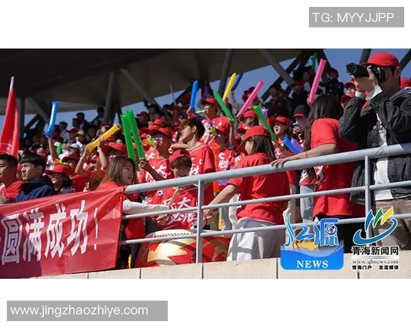 亲亲足球的舞蹈在绿茵场上绽放青春激情与梦想的旋律